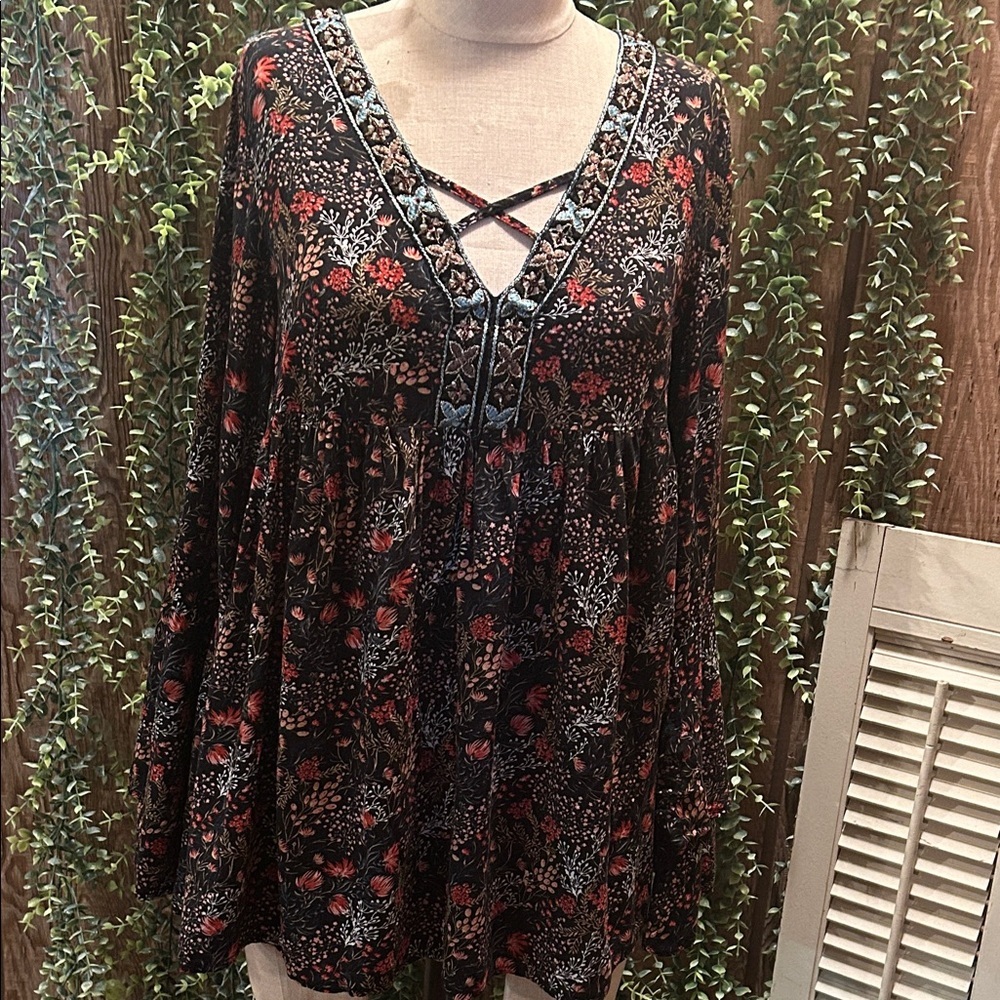 UMGEE Floral V-Neck Long Tunic Sleeve Top